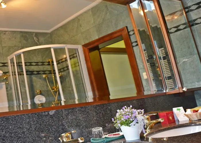 Otel Seehotel Porcia Pörtschach am Wörthersee